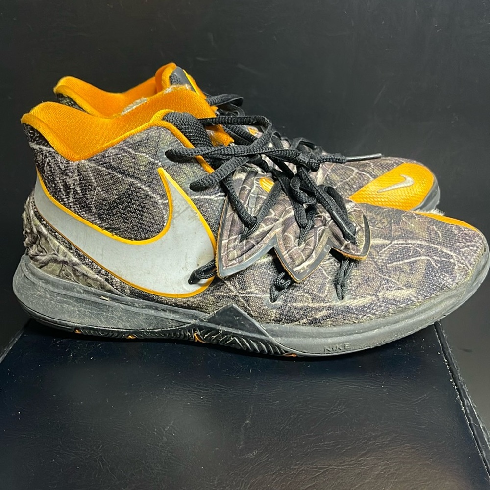 Nike Kyrie 5 Taco Camo Boys Size 7Y